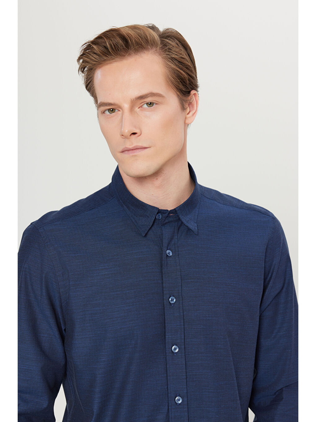 Erkek Lacivert %100 Pamuk Slim Fit Dar Kesim Düğmeli Yaka Balıksırtı Desenli Gömlek-3