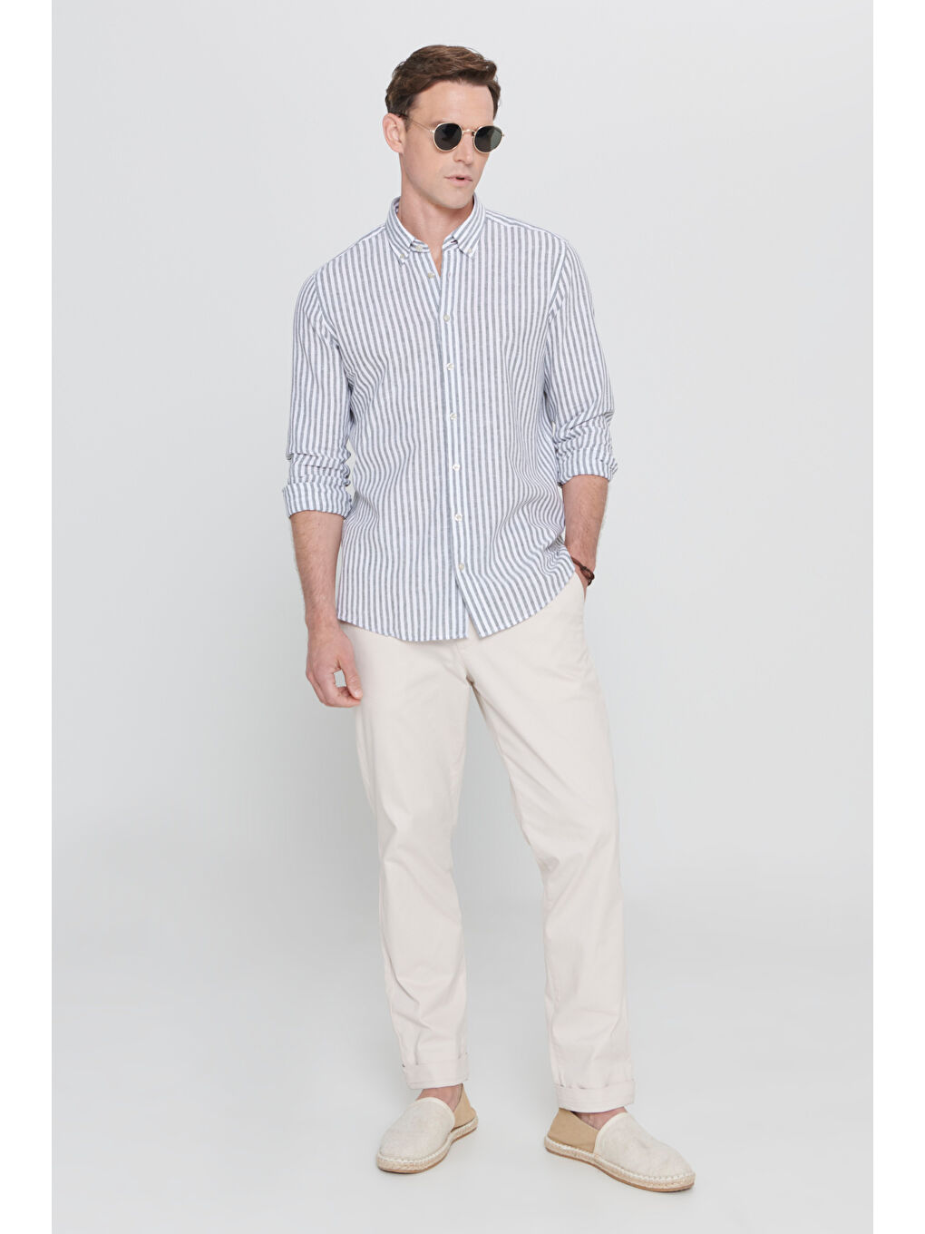 Erkek Beyaz-Haki Slim Fit Dar Kesim Düğmeli Yaka Çizgili Keten Gömlek-1
