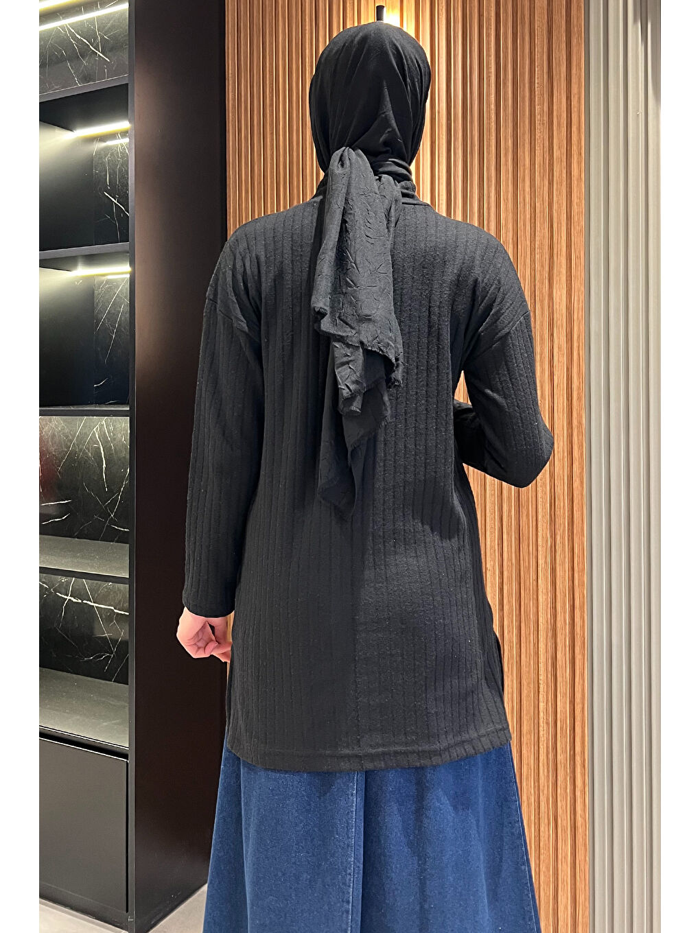 Siyah Yarım Balıkçı Yaka Yırtmaçlı Tesettür Tunik-6