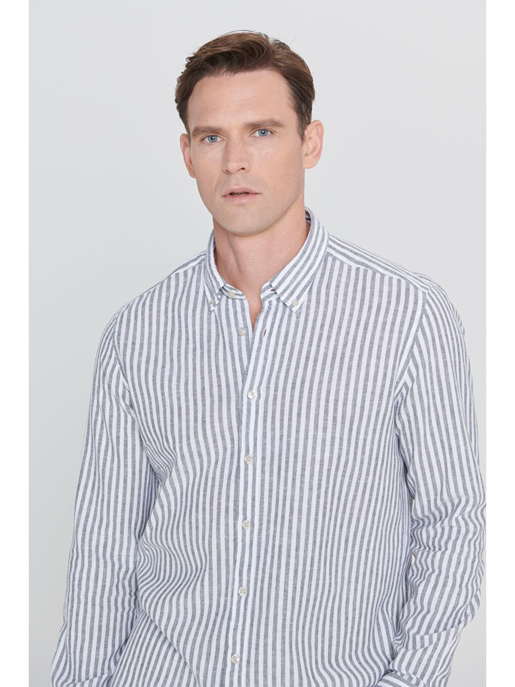 Erkek Beyaz-Haki Slim Fit Dar Kesim Düğmeli Yaka Çizgili Keten Gömlek-2