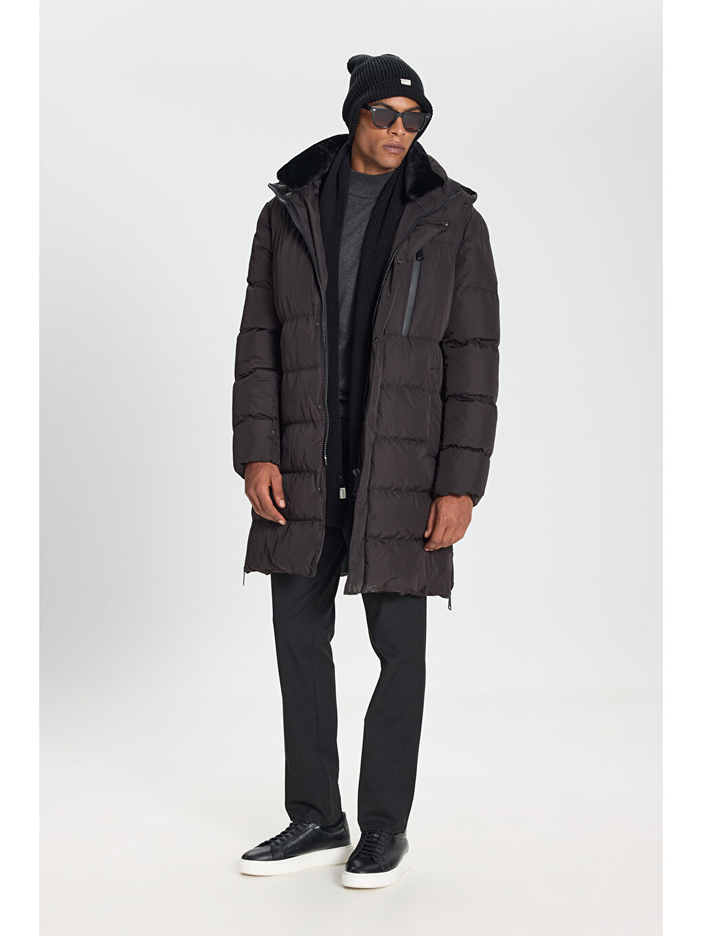 Erkek Siyah Standart Fit Normal Kesim Çıkma Kapüşon Dik Yaka Yan Cepli Kaban-2