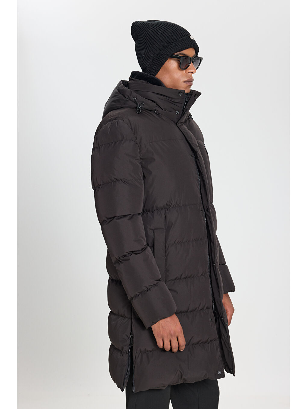 Erkek Siyah Standart Fit Normal Kesim Çıkma Kapüşon Dik Yaka Yan Cepli Kaban-3