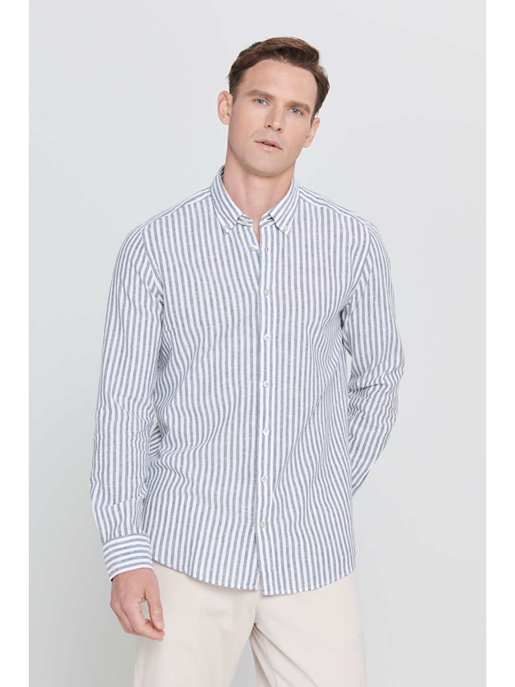 Erkek Beyaz-Haki Slim Fit Dar Kesim Düğmeli Yaka Çizgili Keten Gömlek-4