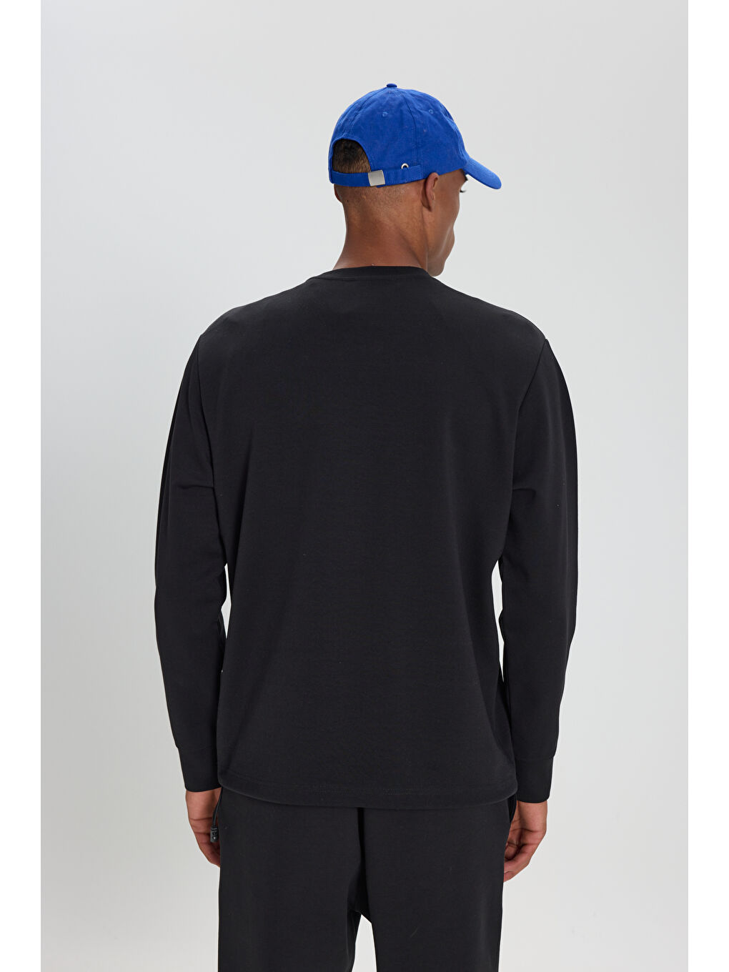 Erkek Siyah Pamuklu Standart Fit Normal Kesim Bisiklet Yaka Cepli Esnek Sweatshirt-4