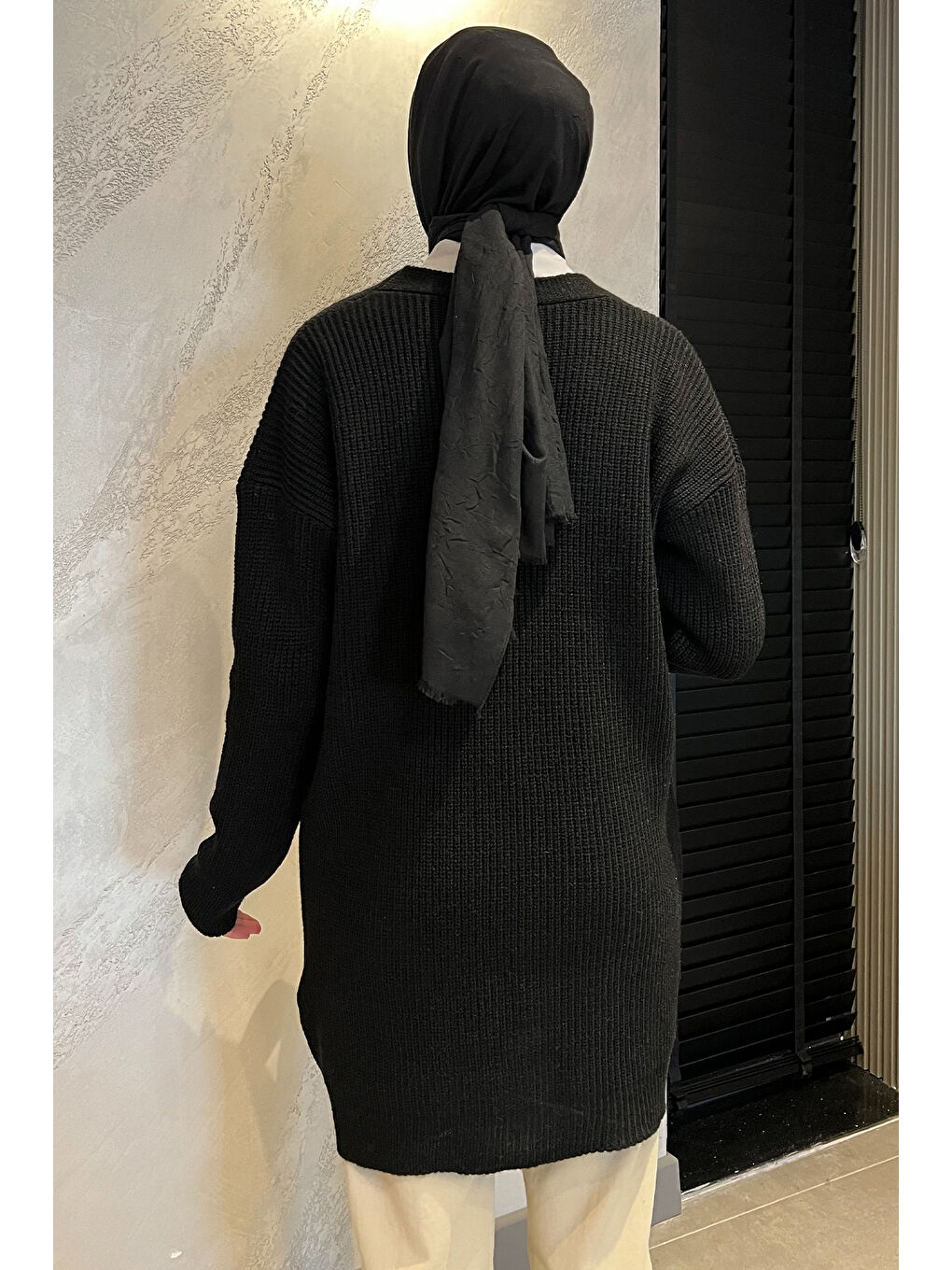 Julude Siyah Çiçekli Tesettür Triko Hırka - 7