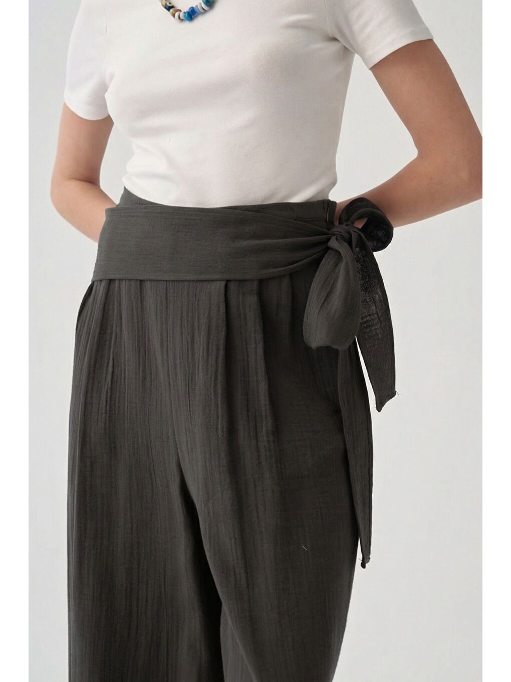 Antrasit-Belden Bağlama Detaylı Müslin Pantolon-3