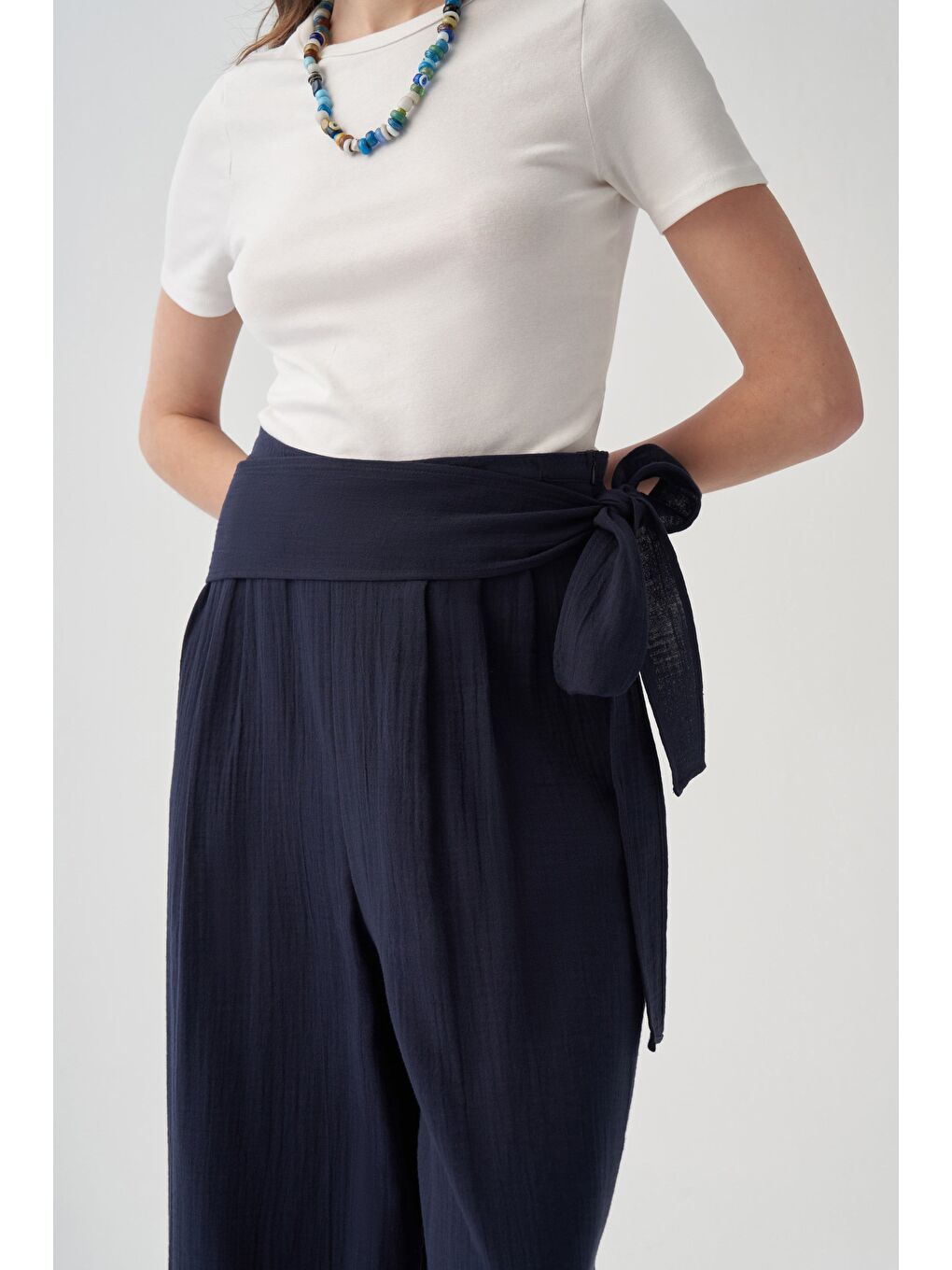 Lacivert-Belden Bağlama Detaylı Müslin Pantolon-4