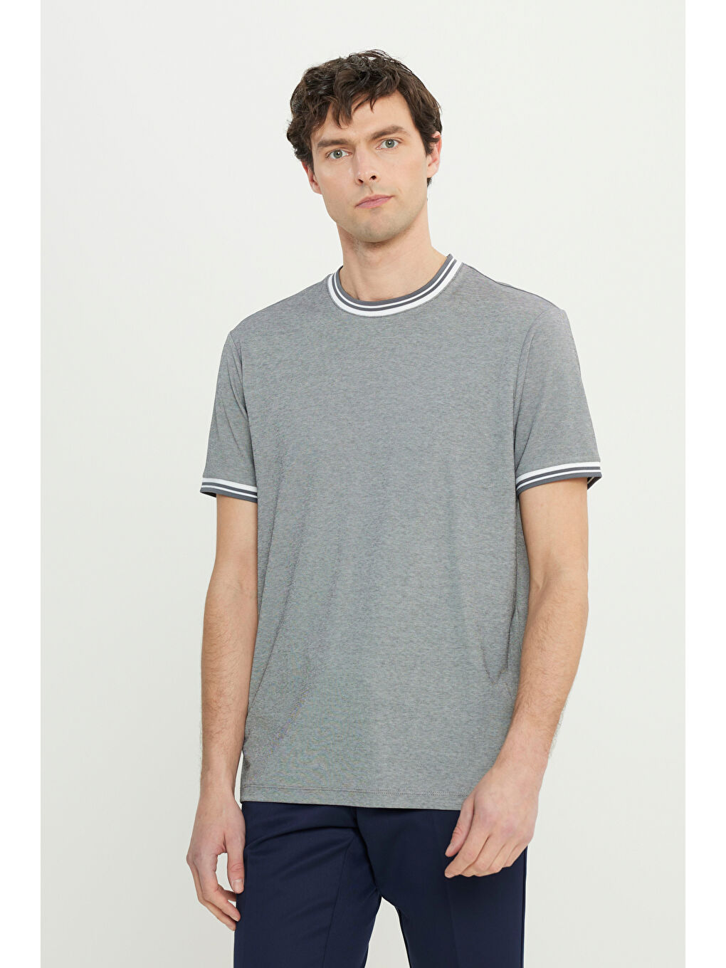 Erkek Siyah Pamuklu Slim Fit Dar Kesim Bisiklet Yaka Tişört