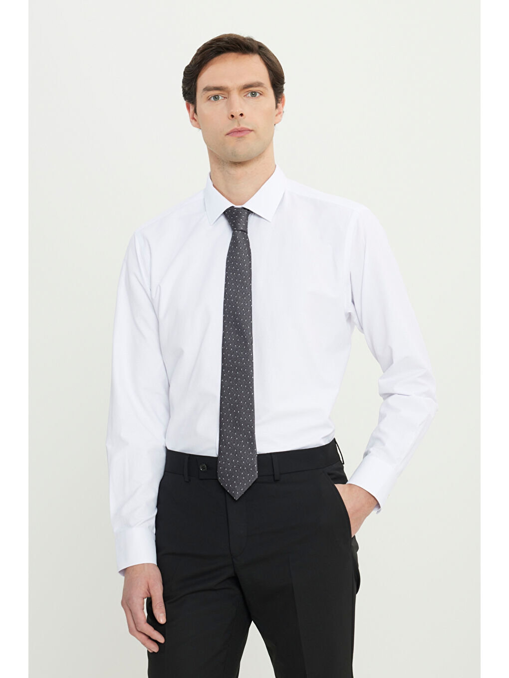 Erkek Beyaz Regular Fit Rahat Kesim Klasik Yaka Armürlü Gömlek