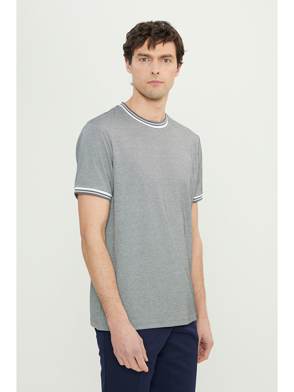 Erkek Siyah Pamuklu Slim Fit Dar Kesim Bisiklet Yaka Tişört-3