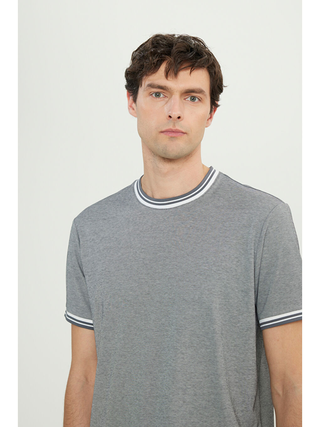 Erkek Siyah Pamuklu Slim Fit Dar Kesim Bisiklet Yaka Tişört-4