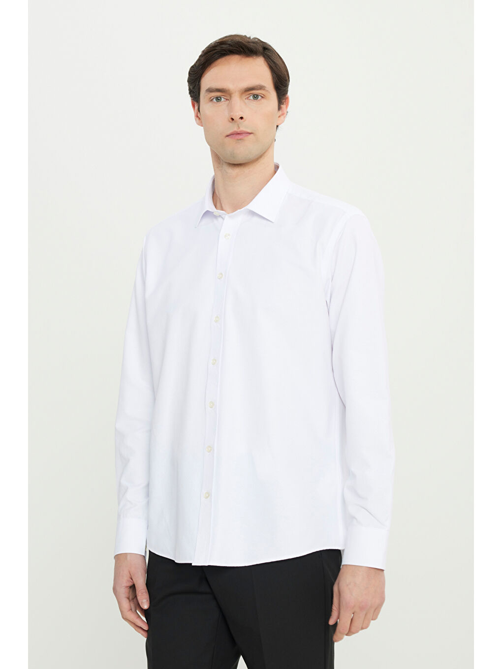 Erkek Beyaz Regular Fit Rahat Kesim Klasik Yaka Armürlü Gömlek-3