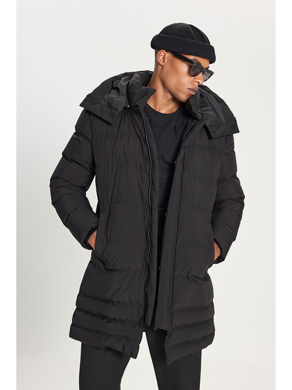 Erkek Siyah Standart Fit Normal Kesim Çıkma Kapüşon Dik Yaka Yan Cepli Kaban-2