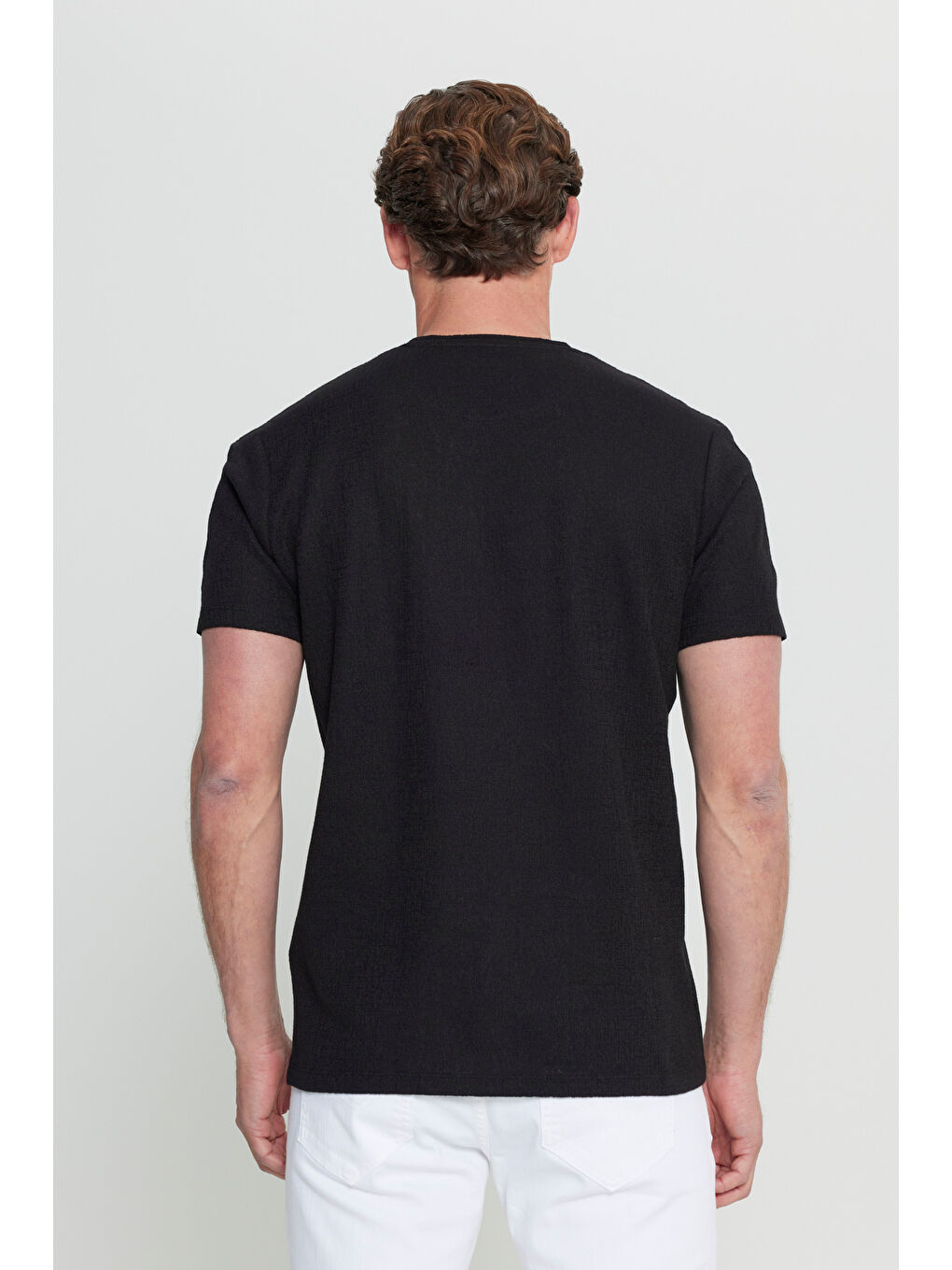 Erkek Siyah Pamuklu Slim Fit Dar Kesim Bisiklet Yaka Jakarlı Esnek Tişört-4