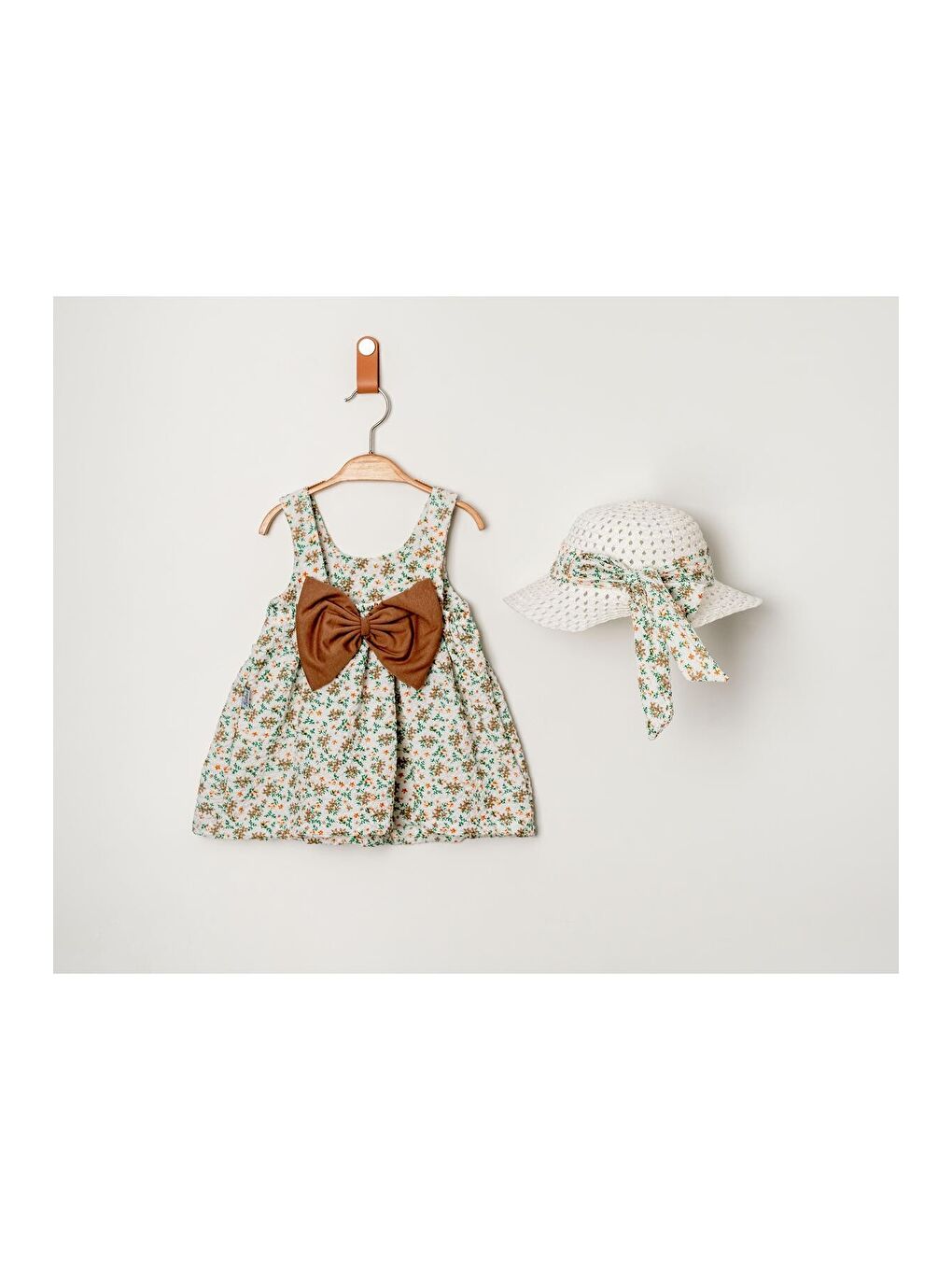 Yeşil Tatlı Çiçek Desenli Şapkalı Fiyonklu Kız Bebek Elbisesi-1