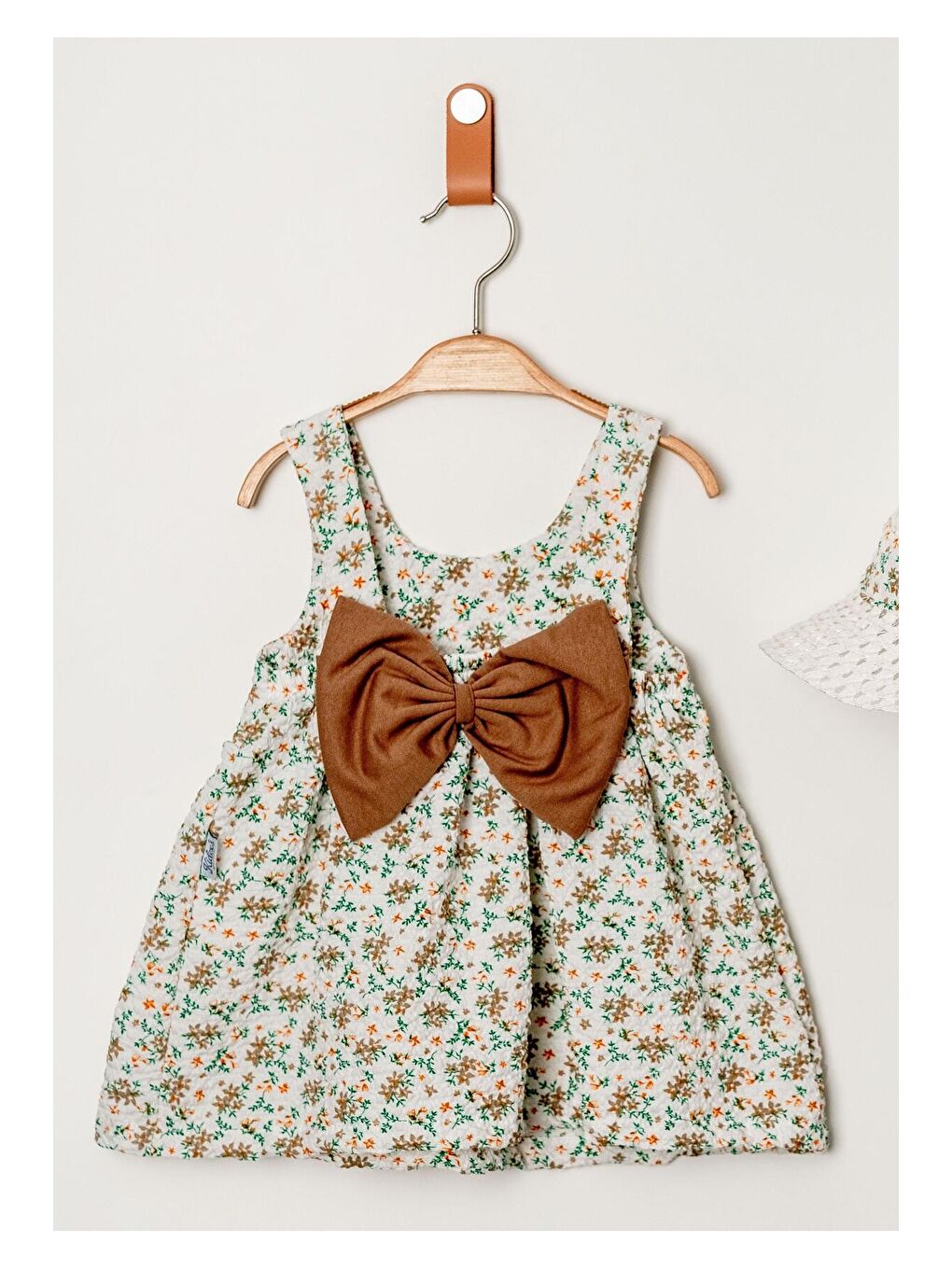 Yeşil Tatlı Çiçek Desenli Şapkalı Fiyonklu Kız Bebek Elbisesi-3