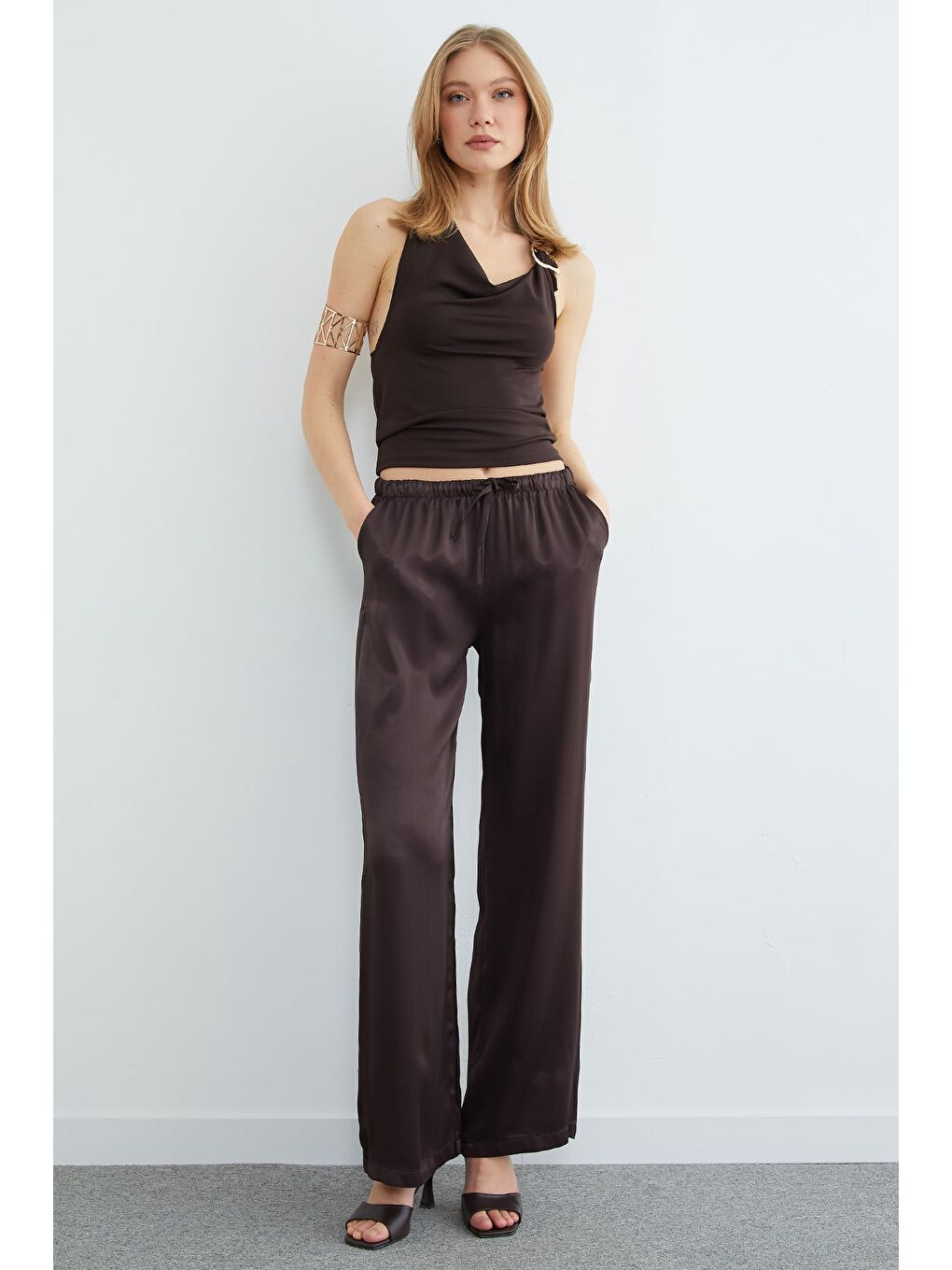 Kahverengi Beli Lastikli Cepli Palazzo Saten Pantolon