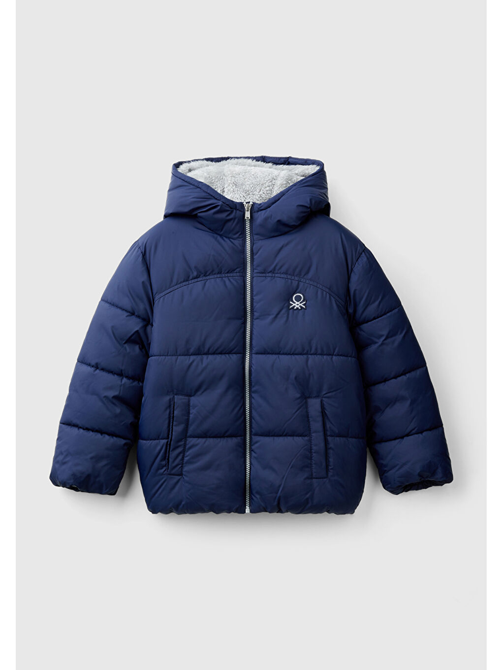 Erkek Çocuk Lacivert Sol Göğsü Logo Yamalı Önü Cep Detaylı Pufa Mont