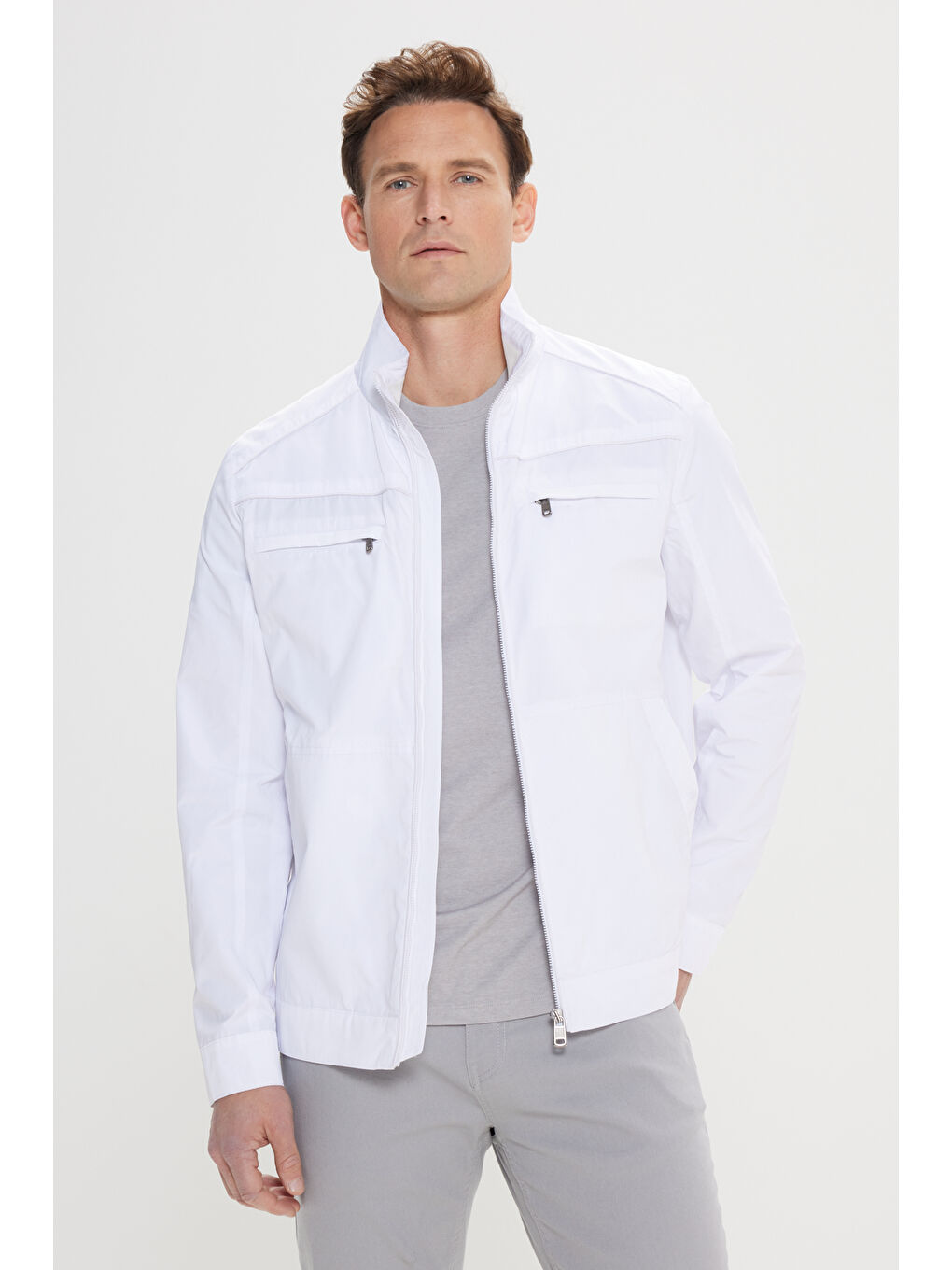 Erkek Beyaz Standart Fit Normal Kesim Dik Yaka Cepli Rahat Mont