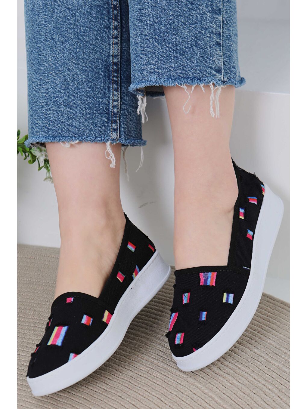 Kadın Siyah Kare Renk Detaylı Babet - 27078-1