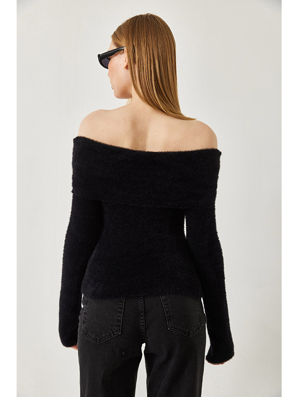 Siyah Kadın Yaka Detaylı Yumoş Triko Kazak-1