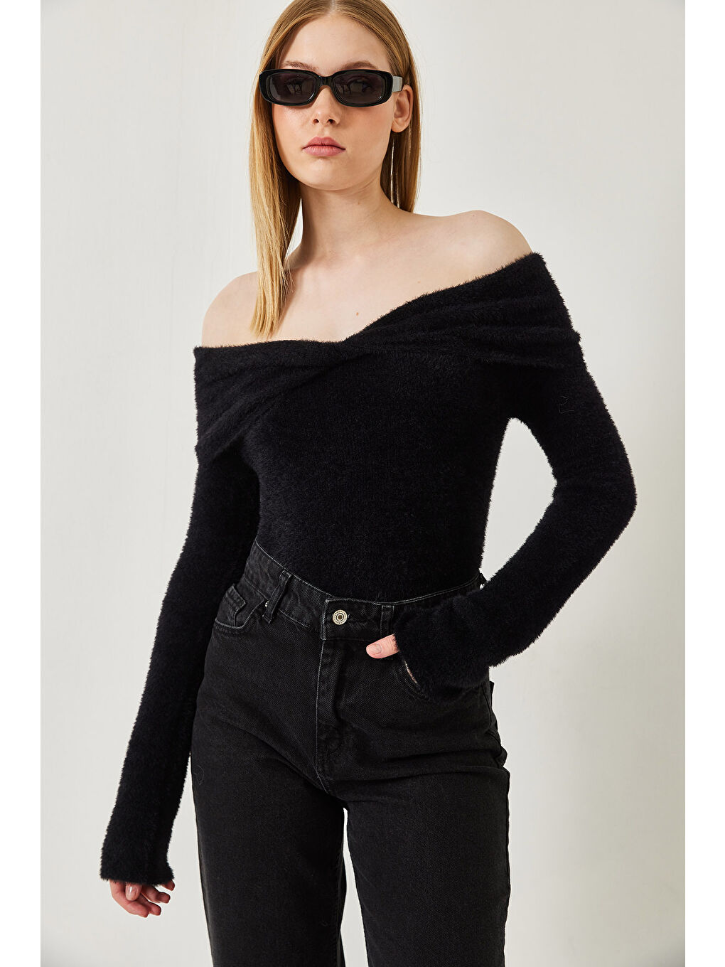 Siyah Kadın Yaka Detaylı Yumoş Triko Kazak-2