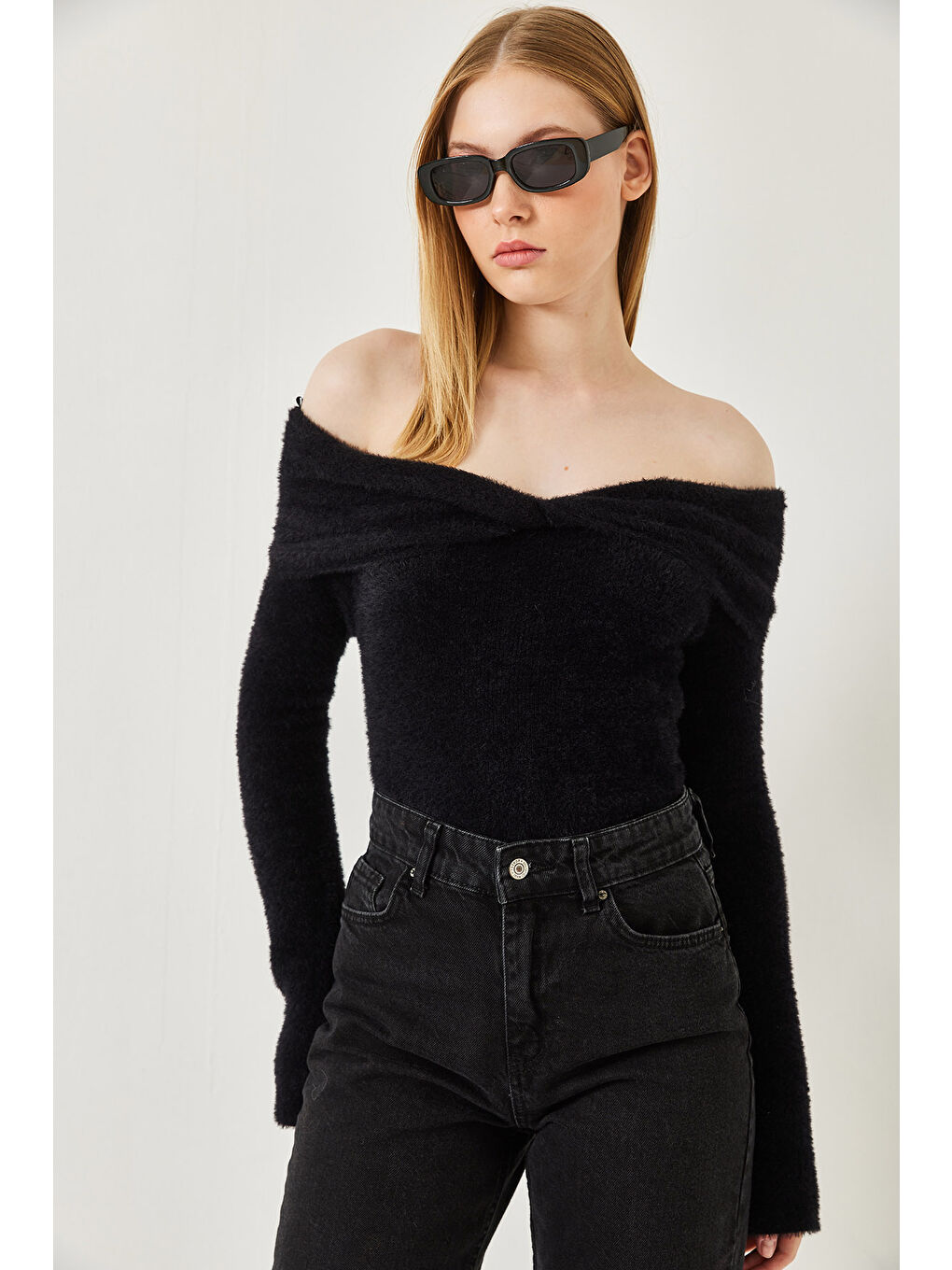 Siyah Kadın Yaka Detaylı Yumoş Triko Kazak-3