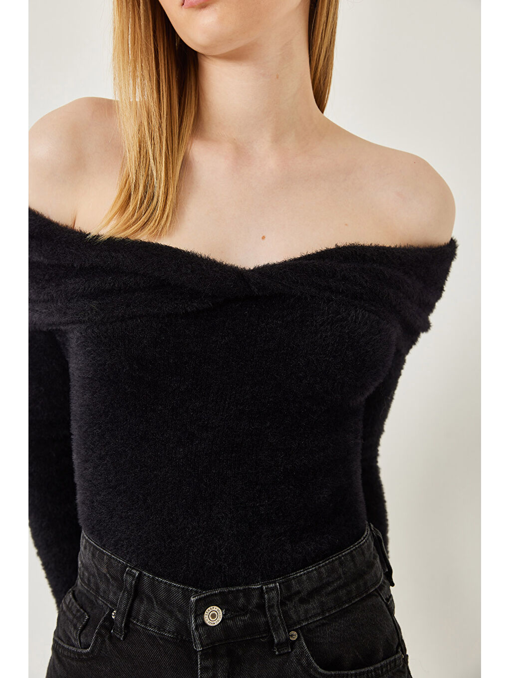 Siyah Kadın Yaka Detaylı Yumoş Triko Kazak-4