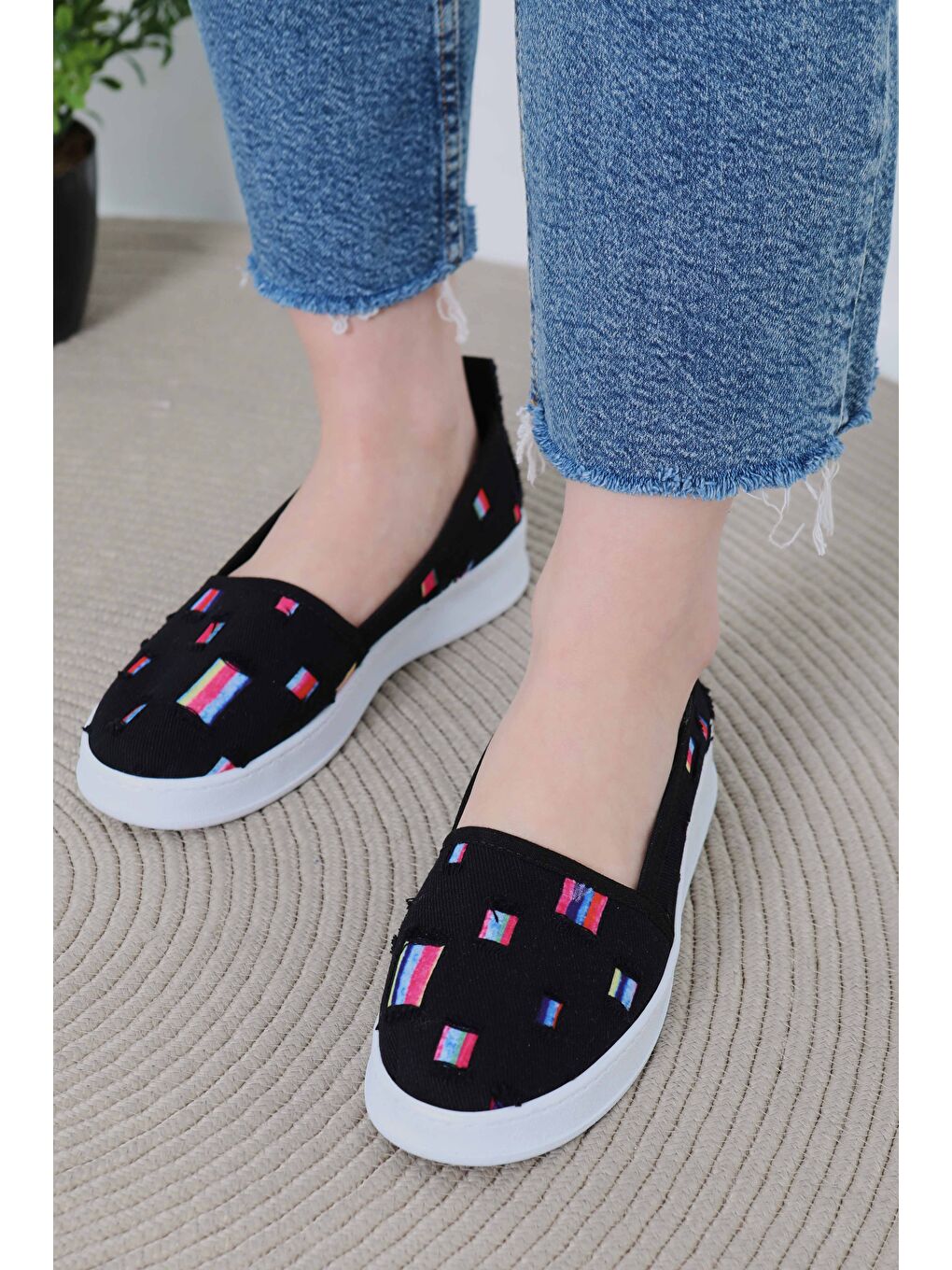 Kadın Siyah Kare Renk Detaylı Babet - 27078-3