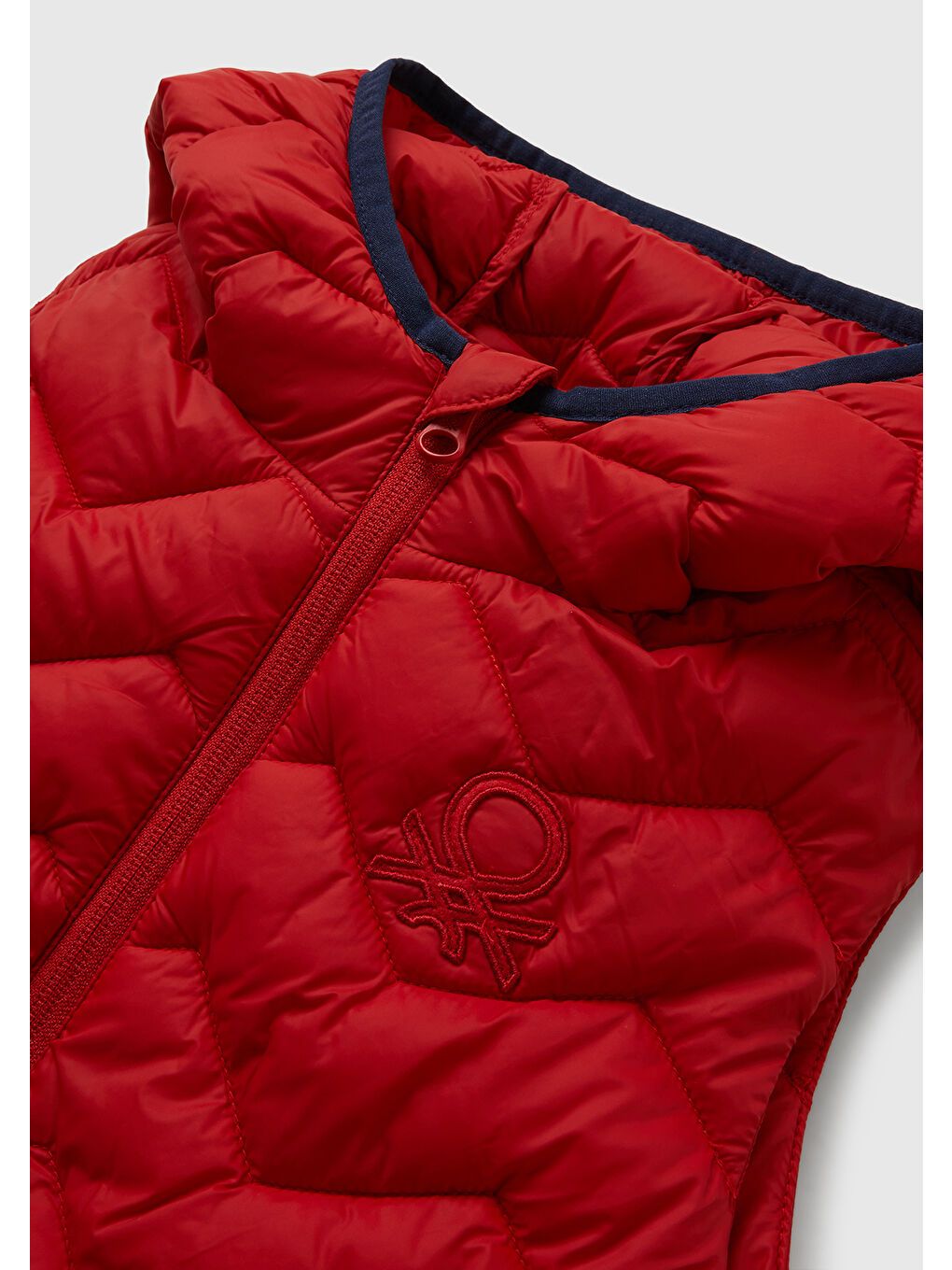 Erkek Çocuk Kırmızı Logo Detaylı Kapüşonlu Yelek-2