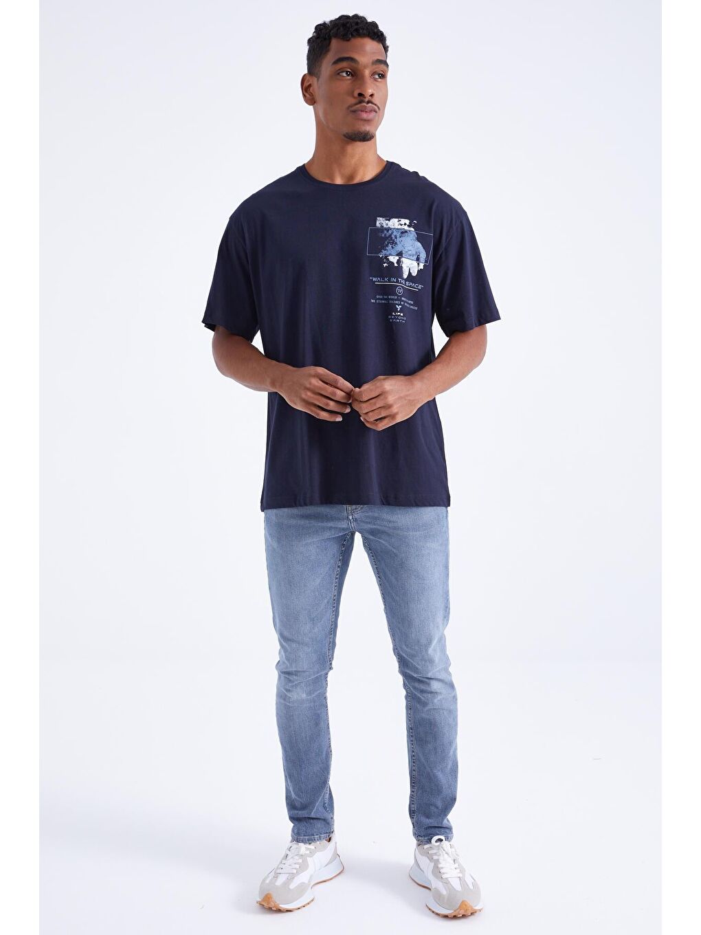 TOMMYLIFE Lacivert Baskı Detaylı O Yaka Erkek Oversize T-Shirt  - 88099 - 2