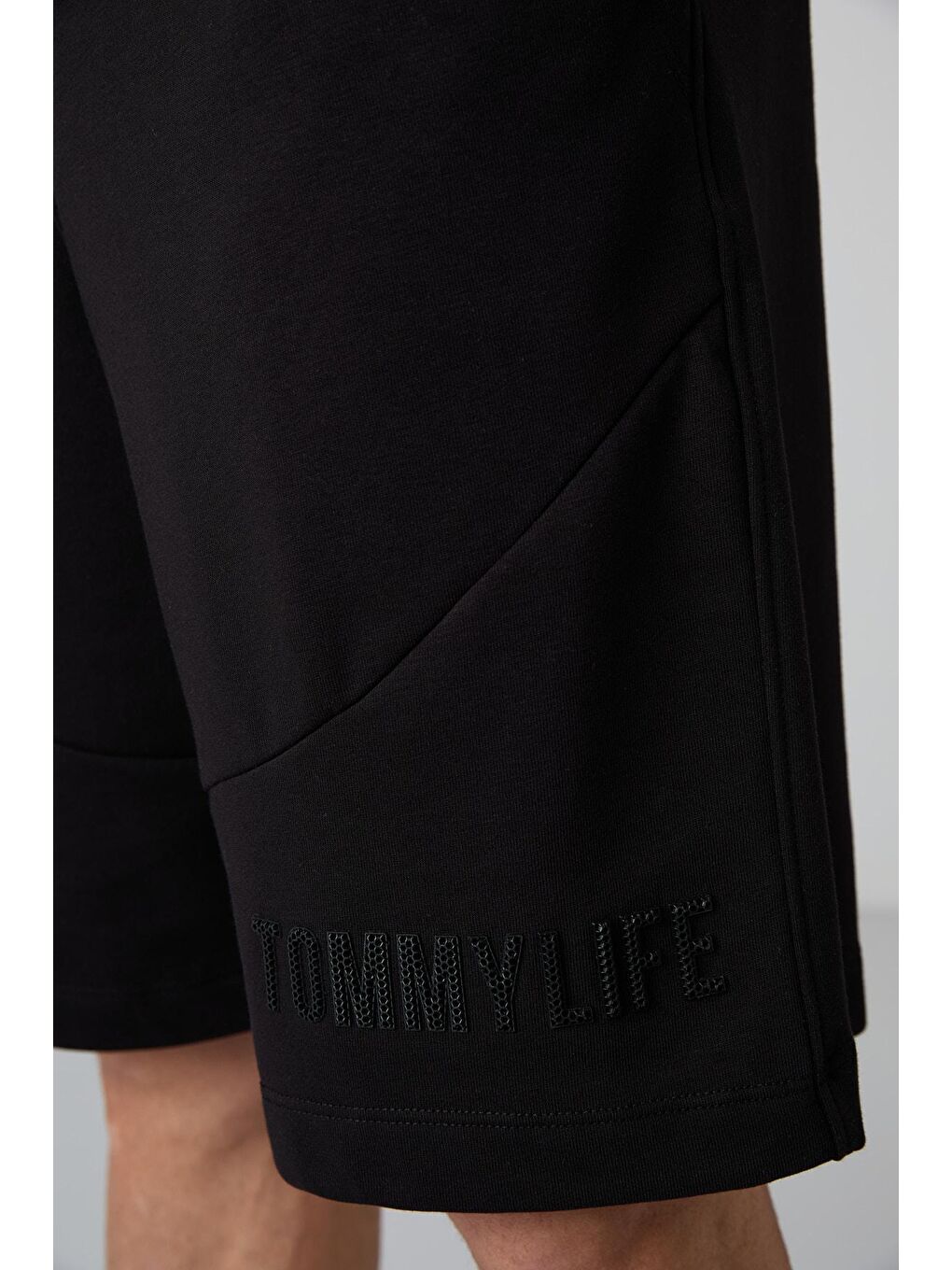 TOMMYLIFE Siyah Pamuklu Kalın Yumuşak Dokulu Comfort Fit Baskılı Erkek Şort - 81262 - 3