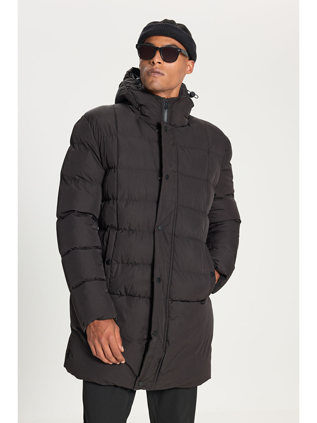 Erkek Siyah Standart Fit Normal Kesim Kapüşonlu Dik Yaka Yan Cepli Kaban-2