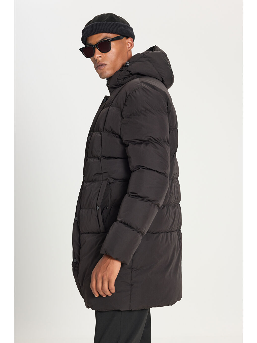 Erkek Siyah Standart Fit Normal Kesim Kapüşonlu Dik Yaka Yan Cepli Kaban-6