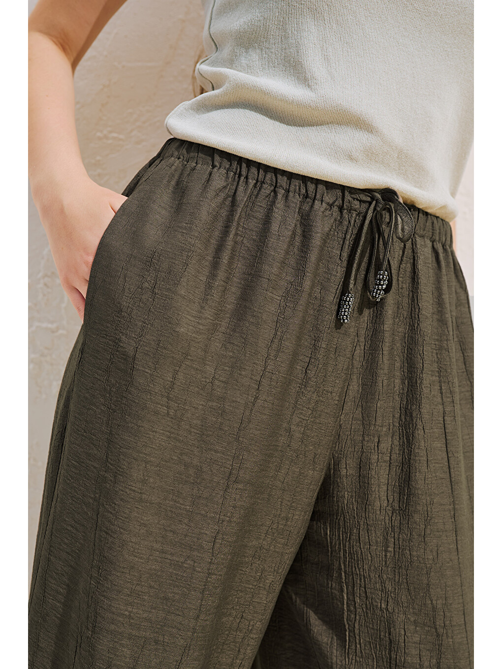Bej Dokulu Bağlamalı Pantolon Vizon-2