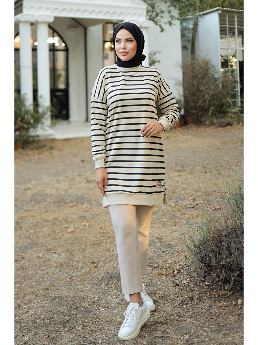 Kadın Bisiklet Yaka Çizgili Armalı Tunik - 26564 Siyah - 26564-1