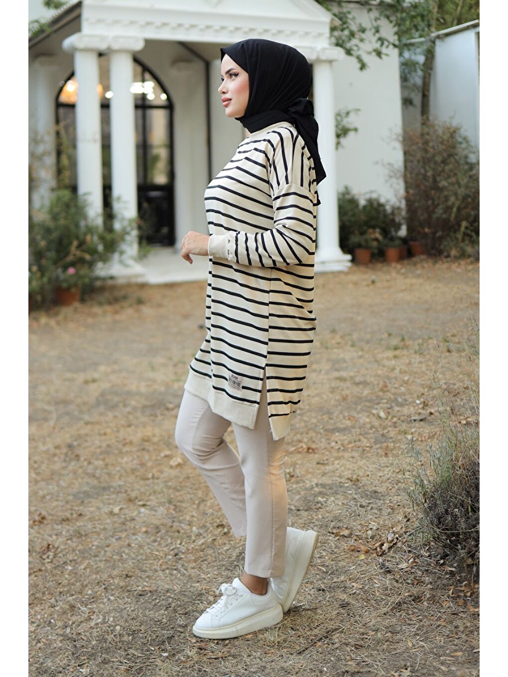 Kadın Bisiklet Yaka Çizgili Armalı Tunik - 26564 Siyah - 26564-2