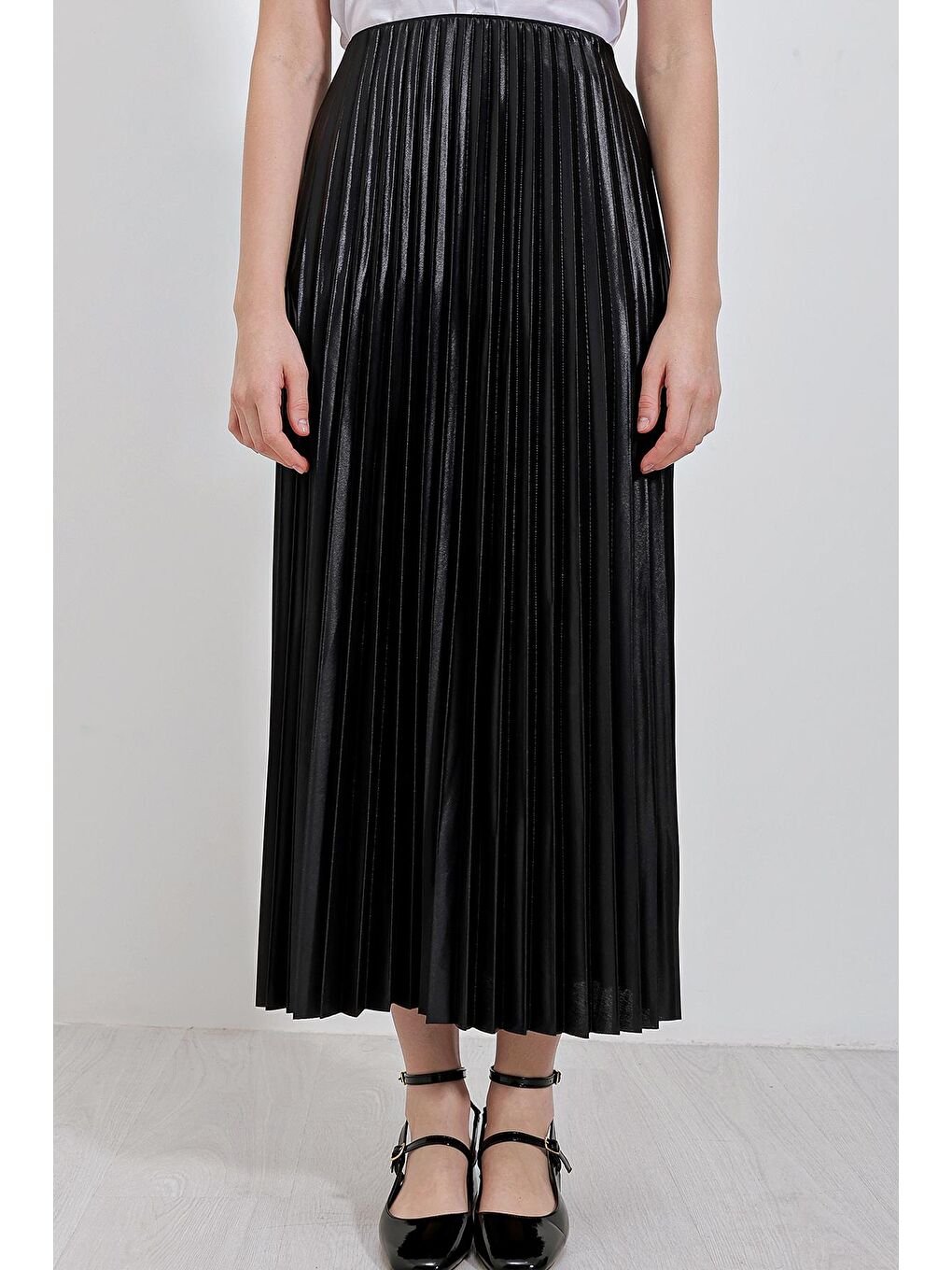 8009 Deri Görünümlü Piliseli Etek - Siyah-2