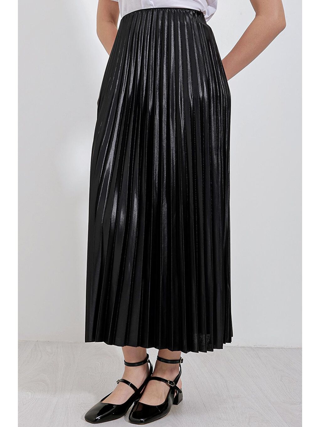 8009 Deri Görünümlü Piliseli Etek - Siyah-3