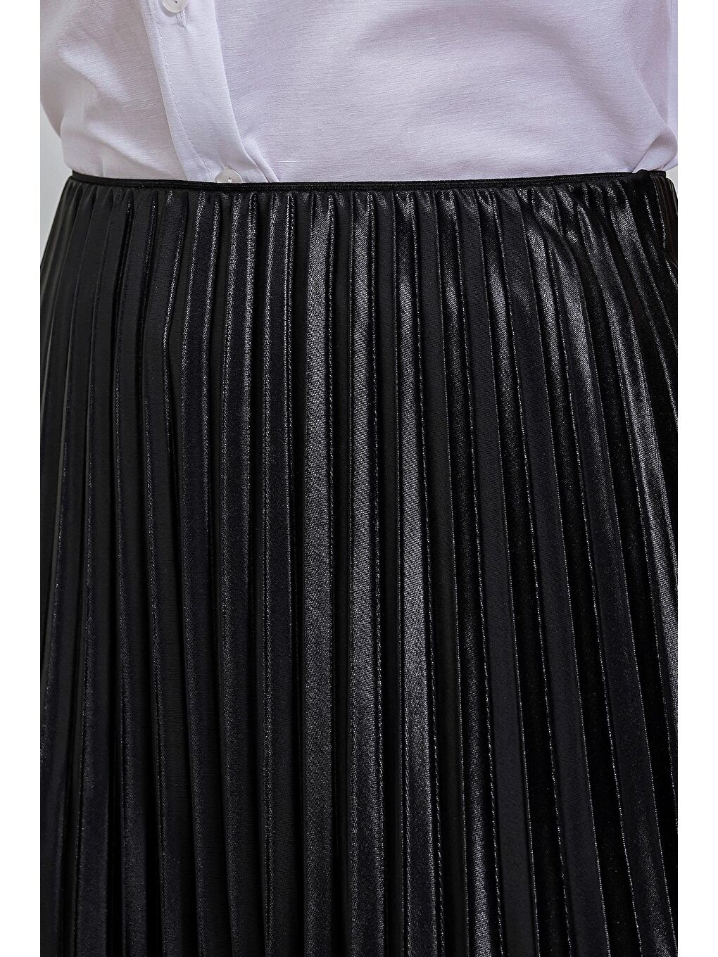 8009 Deri Görünümlü Piliseli Etek - Siyah-4