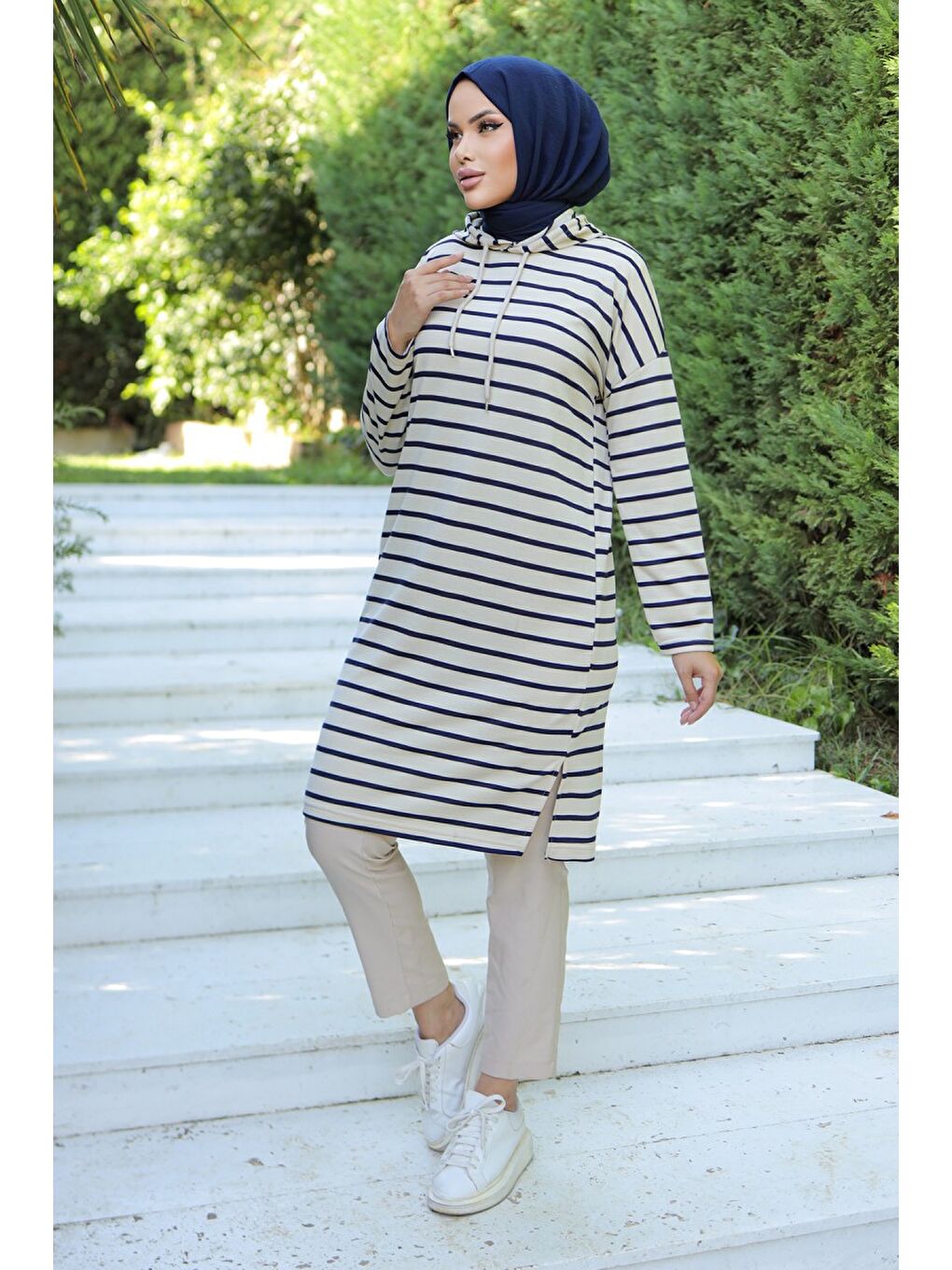 Kadın Bisiklet Yaka Çizgili Armalı Tunik - 26564 Lacivert - 26564-5