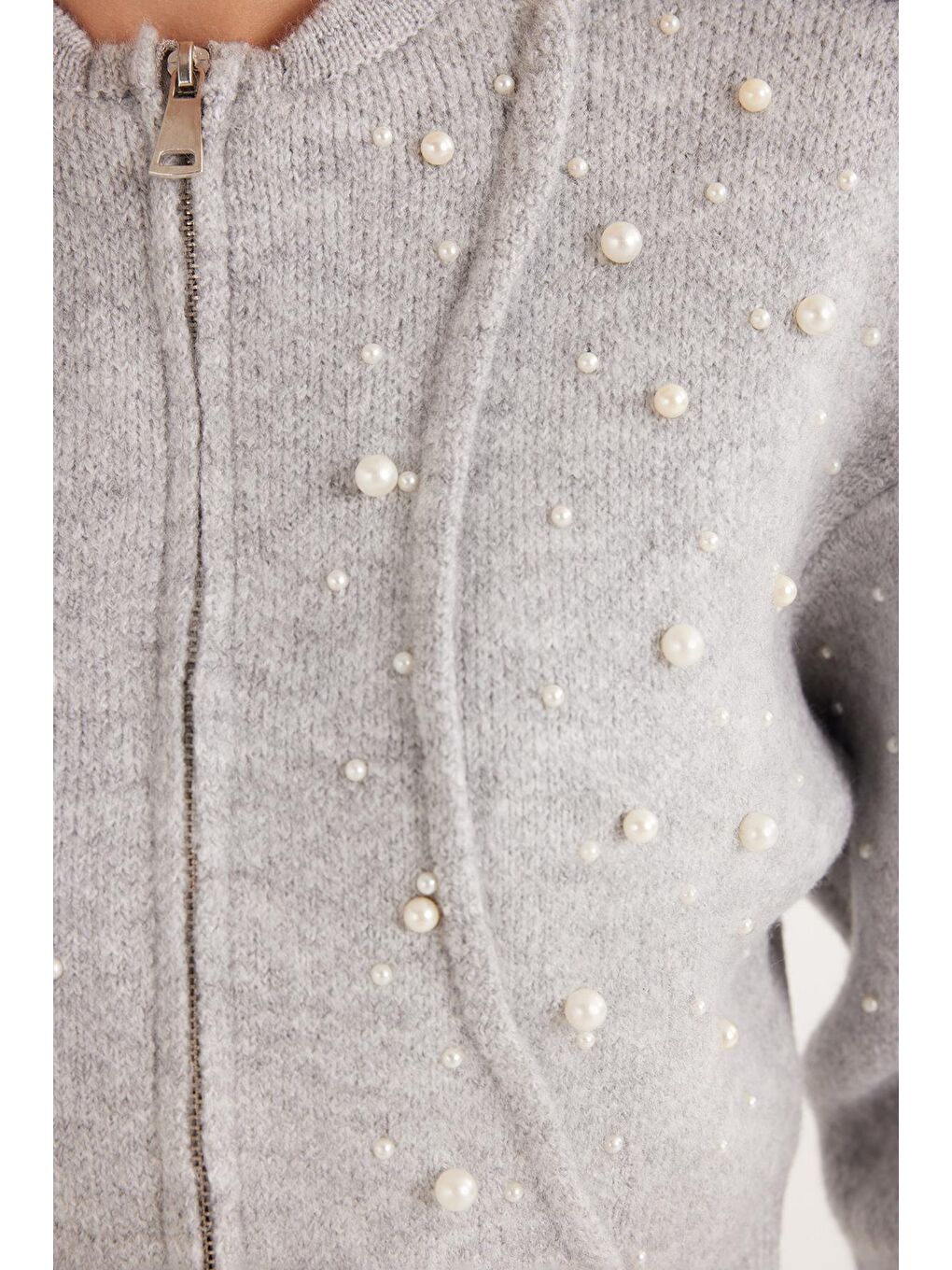 Kadın Regular Fit Klasik Kesim İnci İşlemeli Gri Hırka-5