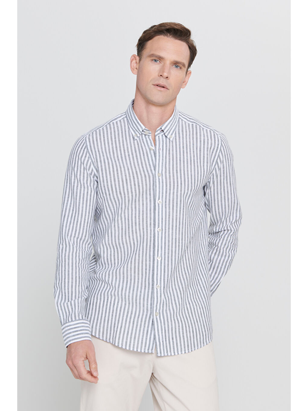 Erkek Beyaz-Haki Slim Fit Dar Kesim Düğmeli Yaka Çizgili Keten Gömlek-4