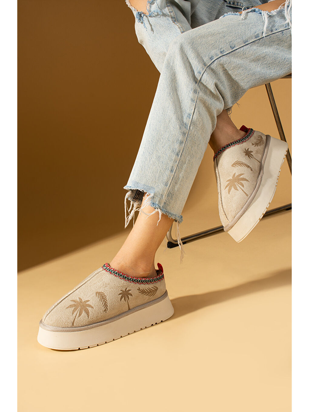 Bej Kalın Taban İçi Kürklü Palmiye Desenli Kadın Ev Terliği 007-2000-23Çiçek-1