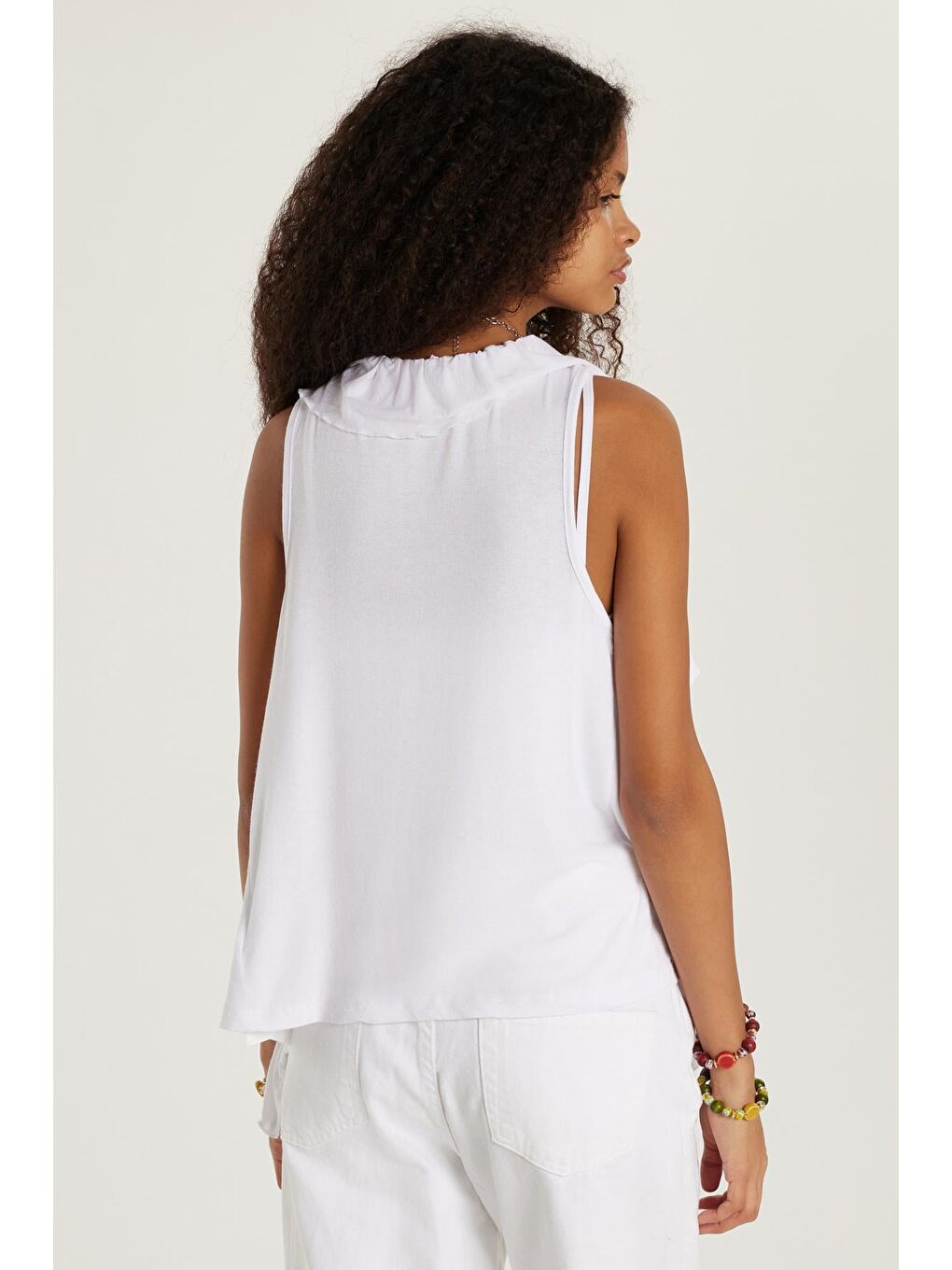 Kadın Slim Fit Dar Kesim Sıfır Kollu V Yaka Beyaz Hırka-4