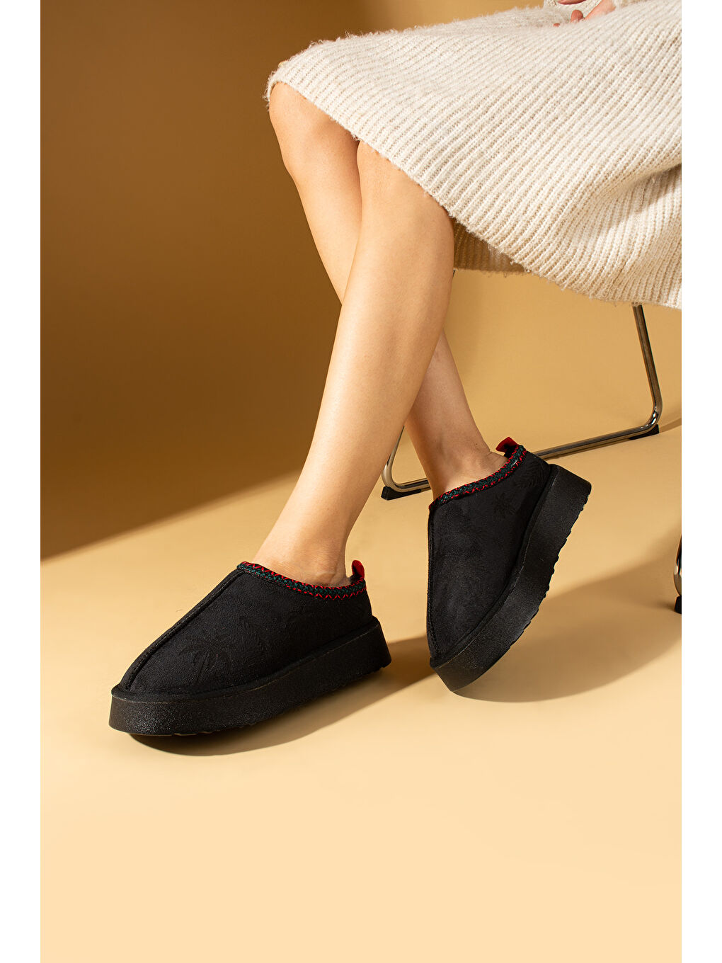 Siyah Kalın Taban İçi Kürklü Palmiye Desenli Kadın Ev Terliği 007-2000-23Çiçek-1