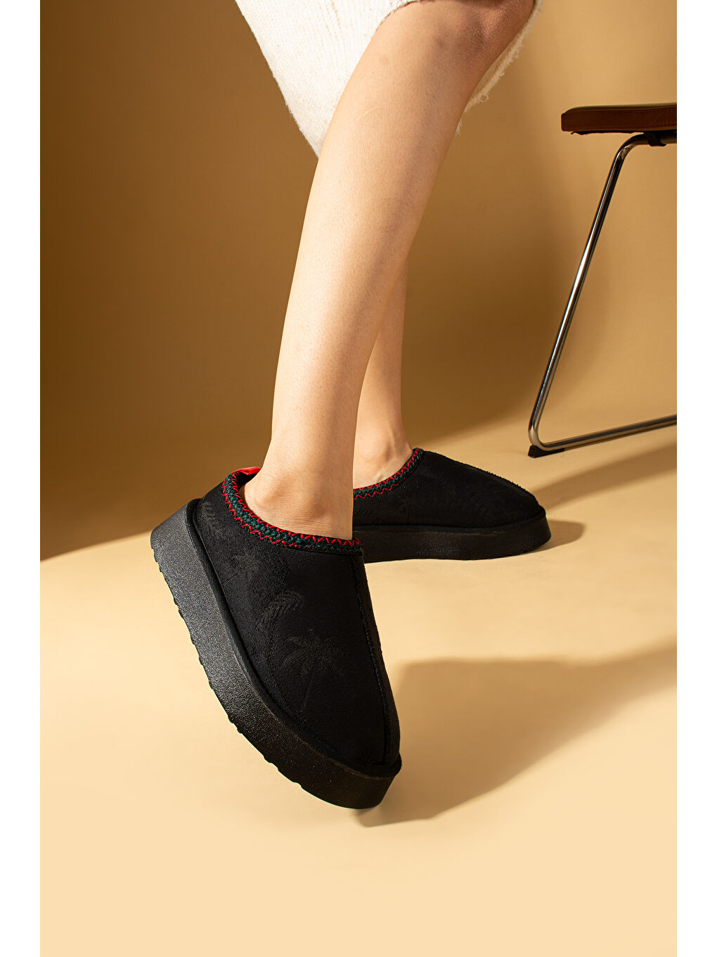 Siyah Kalın Taban İçi Kürklü Palmiye Desenli Kadın Ev Terliği 007-2000-23Çiçek-2