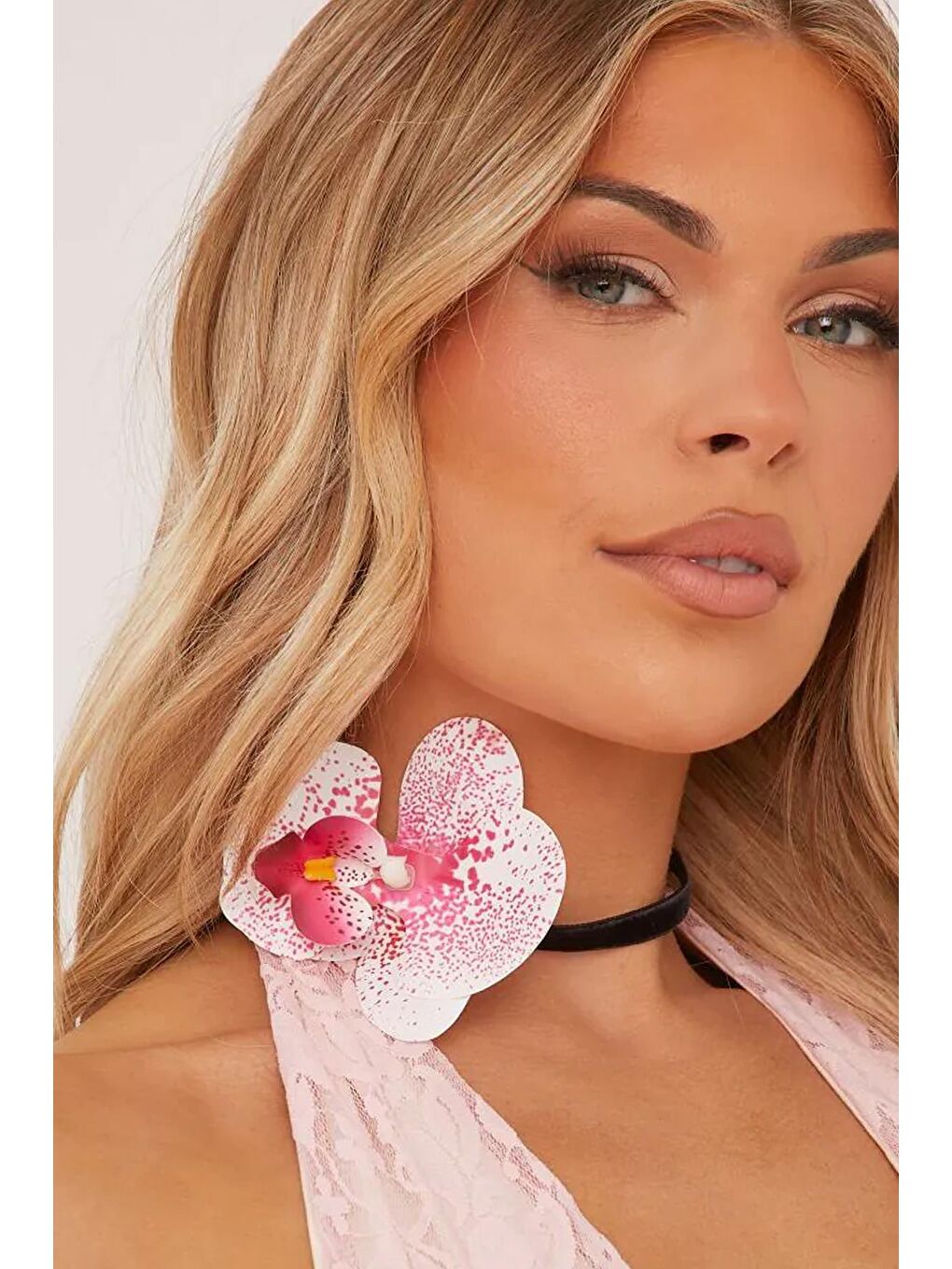 New Obsessions Mürdüm Aloha Orkide Çiçek Detaylı Choker Tasma Kolye