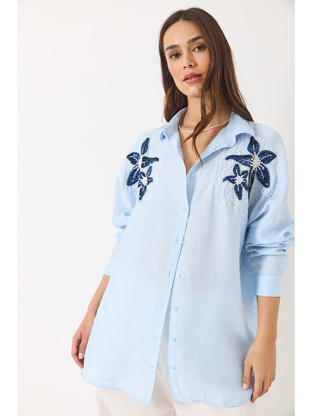 Mavi Kadın Çiçek Deseneli Pul Payet İşlemeli Oversze Aerobin Gömlek-1
