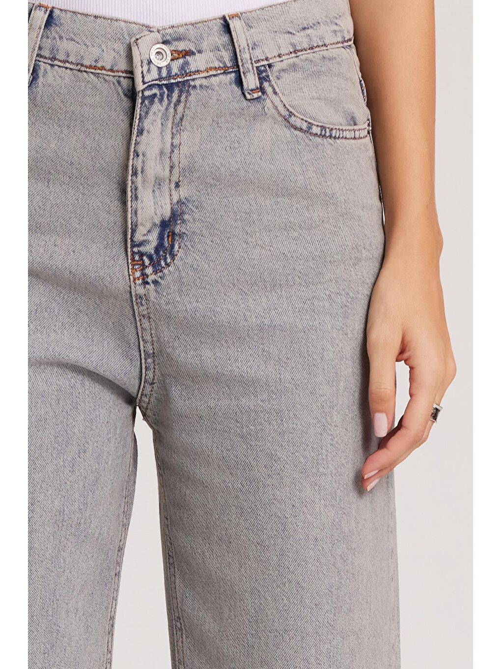 Kadın Regular Fit Klasik Kesim Pamuklu Bol Paça Koyu Açık Gri Jean Pantolon-2